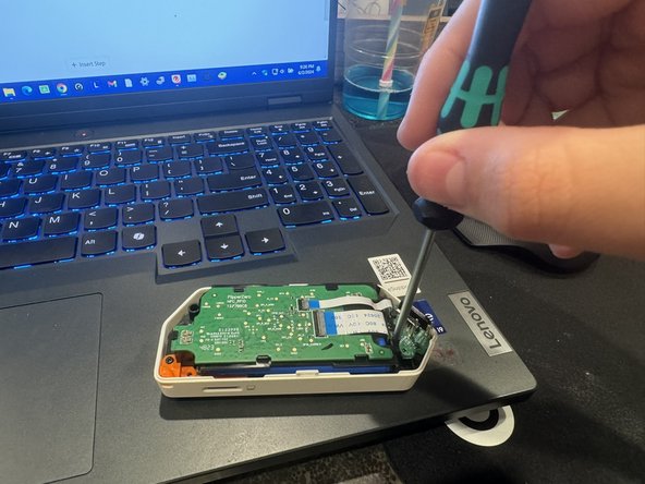 Putting On A Transparent Shell On Flipper Zero, Take Out The Internals: crwdns2935265:04crwdnd2935265:02crwdnd2935265:03crwdne2935265:0