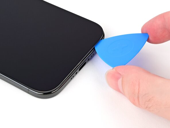 iPhone Air Screen Replacement, Slice the bottom edge adhesive: crwdns2935265:08crwdnd2935265:02crwdnd2935265:03crwdne2935265:0