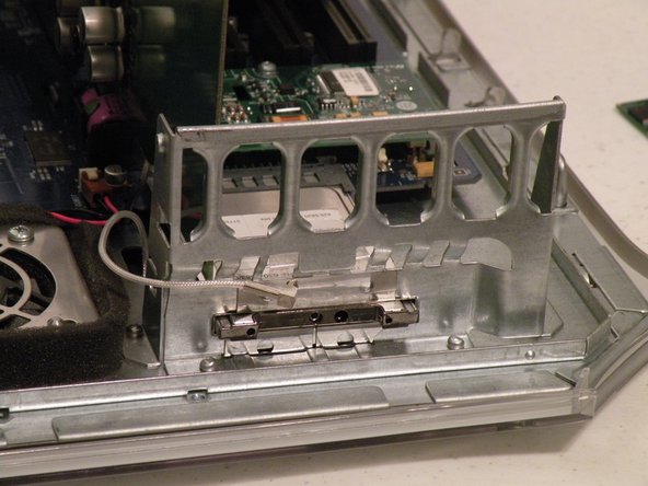 Power Mac G4 MDD AirPort Card Replacement, AirPort Card: crwdns2935265:03crwdnd2935265:03crwdnd2935265:03crwdne2935265:0
