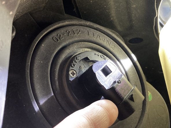 Be sure not to touch the bulb with your hands! This can leave oil residues which reduce the life of the bulb.