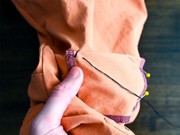 Whip Stitch on a Patch, Start the stitch: crwdns2935265:06crwdnd2935265:03crwdnd2935265:03crwdne2935265:0