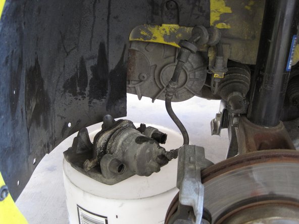 2005-2007 Ford Focus Front Brake Pad Replacement: crwdns2935265:012crwdnd2935265:02crwdnd2935265:02crwdne2935265:0