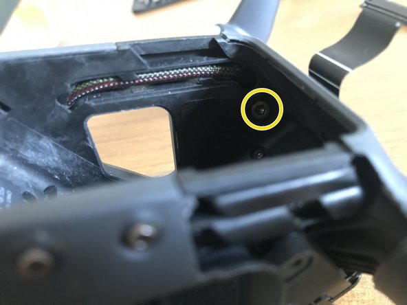 DJI FPV Drone Disassembly, Bottom cover: crwdns2935265:07crwdnd2935265:02crwdnd2935265:03crwdne2935265:0