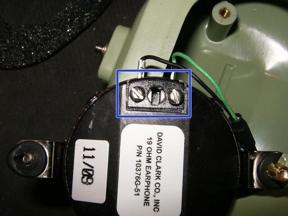 David Clark Over-Ear Headphones Right Dome Replacement: crwdns2935265:07crwdnd2935265:03crwdnd2935265:03crwdne2935265:0