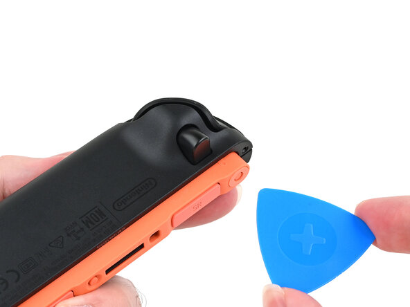 Joy-Con 2 (Right) Joystick Replacement, Insert a second opening pick: crwdns2935265:08crwdnd2935265:01crwdnd2935265:03crwdne2935265:0