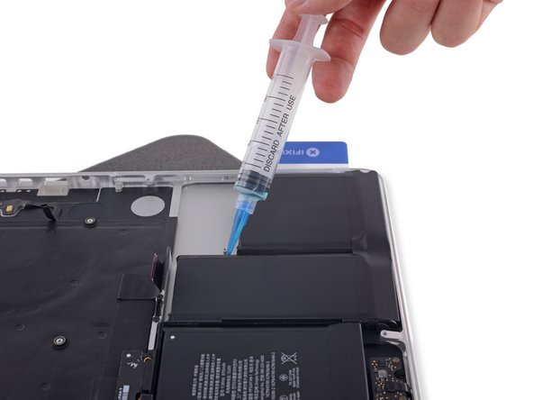 MacBook Pro 15" Retina Display Mid 2015 Battery Replacement (Legacy): 步骤 58 中的图像 2，3