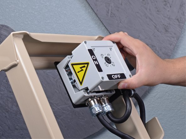 EDCO Disk Grinder 50200-HD On/Off Switch Replacement: crwdns2935265:09crwdnd2935265:02crwdnd2935265:03crwdne2935265:0