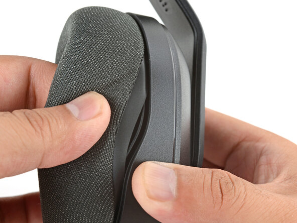 Logitech G522 Lightspeed Battery Replacement, Remove the right ear pad: crwdns2935265:02crwdnd2935265:01crwdnd2935265:03crwdne2935265:0