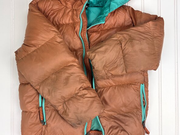 How to Spot Clean Technical Gear, Dish soap for high-wear areas: crwdns2935265:03crwdnd2935265:01crwdnd2935265:03crwdne2935265:0