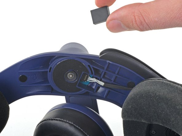 HTC Vive Pro 2 Sensor Array Replacement, Remove the two rubber spacers: crwdns2935265:08crwdnd2935265:02crwdnd2935265:03crwdne2935265:0