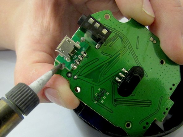 HMDX Chill Charging Port Replacement, Desolder the Charging Port: crwdns2935265:09crwdnd2935265:02crwdnd2935265:02crwdne2935265:0