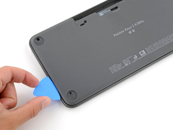How to Open Your Logitech Pebble Keys 2 K380s Keyboard: passo 9, immagine 2 di 3