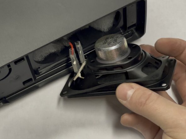 Razer Leviathan V2 X Disassembly Guide, Lift Speaker: crwdns2935265:04crwdnd2935265:02crwdnd2935265:02crwdne2935265:0