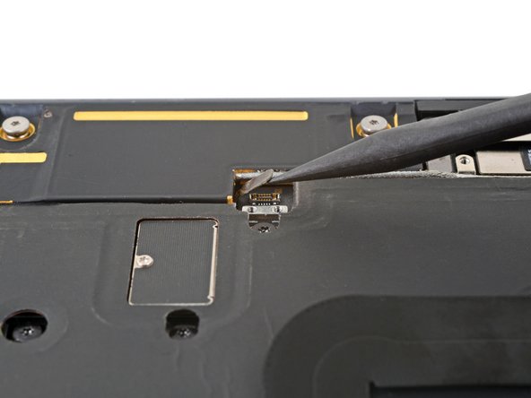 MacBook Air 2022 (M2) Right Speaker Replacement, Disconnect the speaker cables: crwdns2935265:014crwdnd2935265:02crwdnd2935265:02crwdne2935265:0