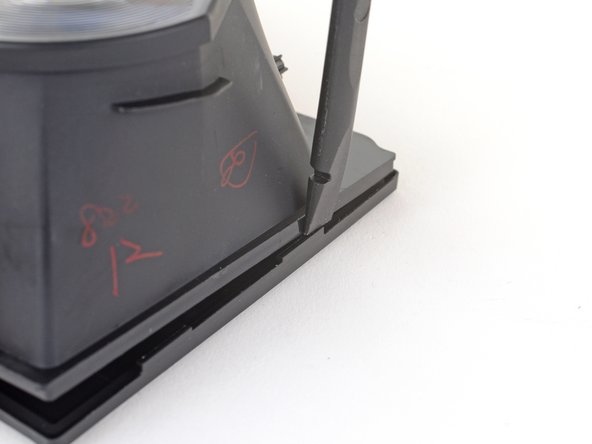 HTC Vive Cosmos Lens and LCD Frame Replacement, Remove the outer LCD cover: crwdns2935265:029crwdnd2935265:03crwdnd2935265:03crwdne2935265:0