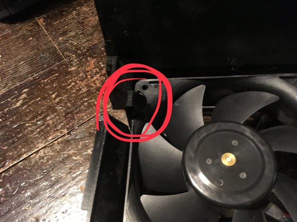 Dell Optiplex GX620 Fan Replacement, Take the fan out of its enclosure.: stap 0, afbeelding 2 van 3