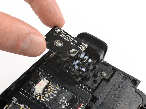 Razer Kishi Trigger Replacement, Remove the breakout board: crwdns2935265:08crwdnd2935265:03crwdnd2935265:03crwdne2935265:0