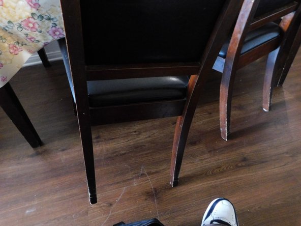 How to Fix a Wobbly Chair: crwdns2935265:06crwdnd2935265:02crwdnd2935265:02crwdne2935265:0