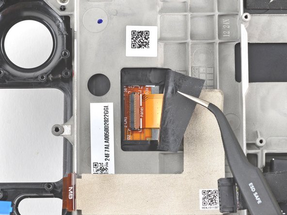 Steam Deck Front Shell Replacement, Uncover the display connector: crwdns2935265:073crwdnd2935265:02crwdnd2935265:02crwdne2935265:0