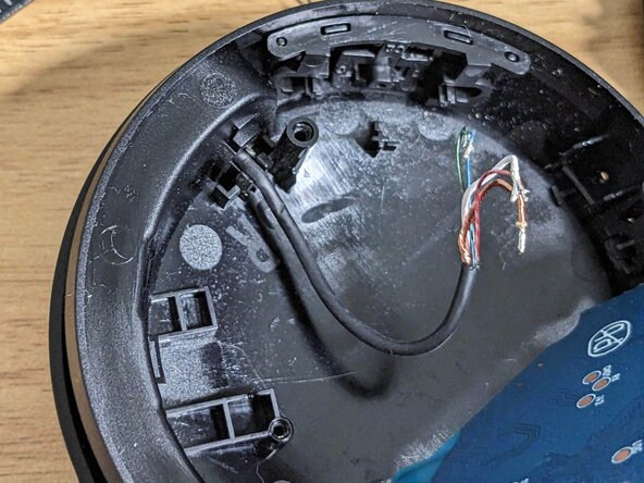 JBL Tune 510BT Ear cup holder replacement, Unsolder the power and data cable: crwdns2935265:06crwdnd2935265:03crwdnd2935265:03crwdne2935265:0