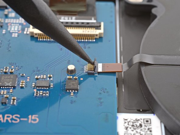 Samsung Galaxy Book Pro 360 15" Daughterboard Replacement, Disconnect the fan cable's ZIF connector: crwdns2935265:09crwdnd2935265:03crwdnd2935265:03crwdne2935265:0