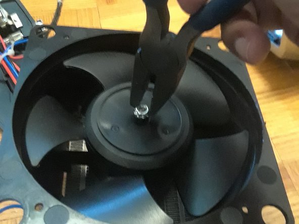 Royal Sovereign Fan Replacement: passo 4, immagine 2 di 2