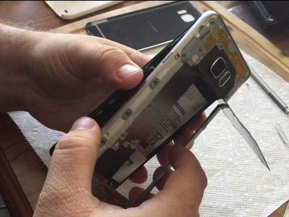 How to replace Samsung Galaxy Note 5 motherboard, Release the Galaxy Note 5 rear housing.: crwdns2935265:03crwdnd2935265:03crwdnd2935265:03crwdne2935265:0