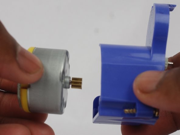 iRobot Roomba 630 Side Brush Motor Replacement: crwdns2935265:05crwdnd2935265:03crwdnd2935265:03crwdne2935265:0