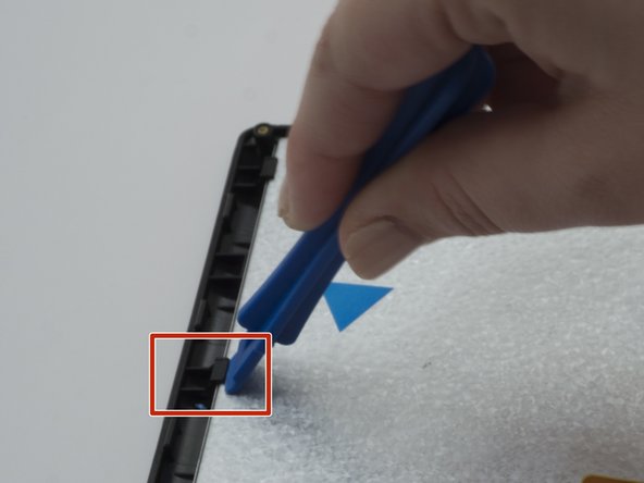 Polaroid PMID701i 10 Screen Replacement, Screen: 步骤 6 中的图像 2，3