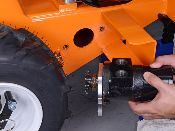 Barreto Tillers E1320HTRLR 2016 Wheel Drive Motor Replacement, Remove the motor assembly: crwdns2935265:035crwdnd2935265:02crwdnd2935265:02crwdne2935265:0