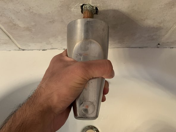 How to Replace a Leaking Set Screw Tub Spout: crwdns2935265:03crwdnd2935265:02crwdnd2935265:03crwdne2935265:0