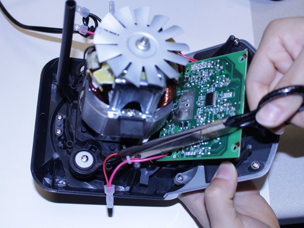 Ninja Professional Blender BL660 Circuit Board Replacement: crwdns2935265:07crwdnd2935265:02crwdnd2935265:02crwdne2935265:0