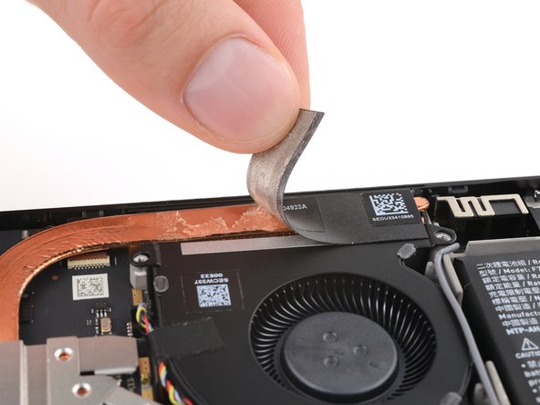 Steam Deck OLED Fan Replacement, Remove the heat sink sticker: crwdns2935265:014crwdnd2935265:02crwdnd2935265:03crwdne2935265:0