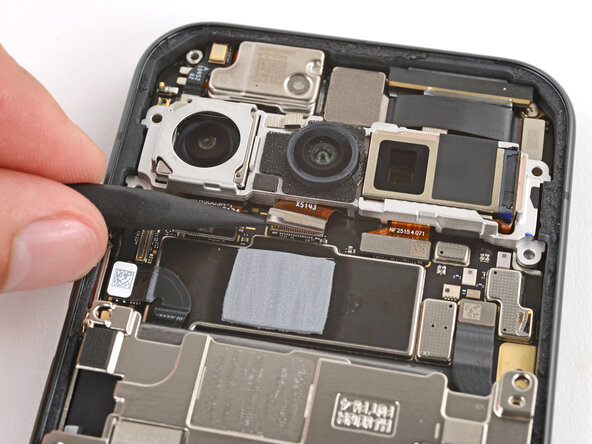 Google Pixel 10 Rear Cameras Replacement, Disconnect the rear cameras: 23 단계, 이미지 3개 중 2개