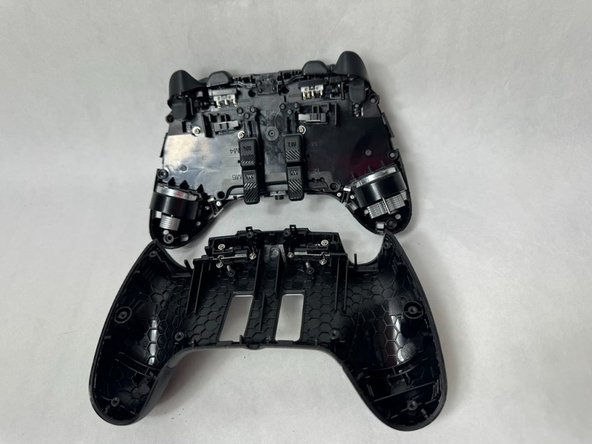 Razer Wolverine V2 Chroma RZ06-0401 Midframe Replacement: crwdns2935265:05crwdnd2935265:02crwdnd2935265:02crwdne2935265:0