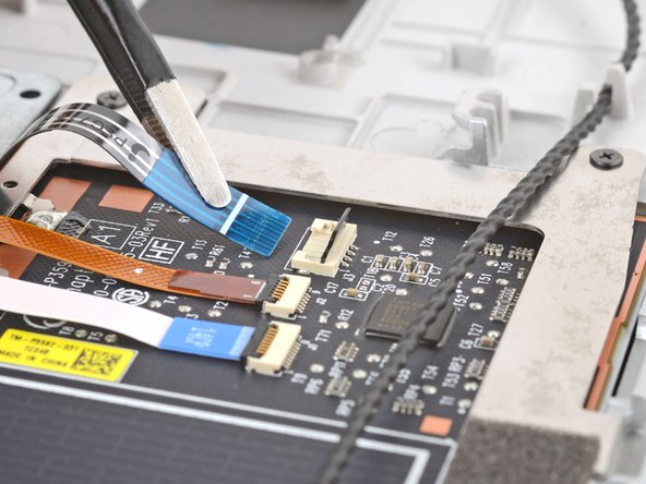 HP EliteBook 840 Aero G8 Touchpad Replacement, Disconnect the touchpad cables: crwdns2935265:010crwdnd2935265:03crwdnd2935265:03crwdne2935265:0