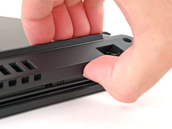 Lenovo ThinkPad T16 Gen 3 Motherboard Replacement, Pry up the base cover: stap 0, afbeelding 2 van 3
