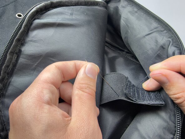 Repairing Detached Velcro Strap on a Backpack: 步骤 6 中的图像 2，3