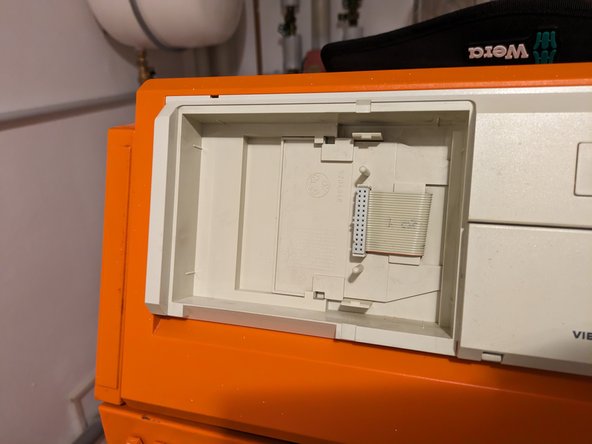 How to dismount a Viessmann 7450156, Remove the HMI module: crwdns2935265:04crwdnd2935265:02crwdnd2935265:02crwdne2935265:0