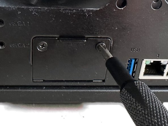 Synology DS1522+ Lüftertausch, Netzkartenerweiterungsslotabdeckung entfernen: step 4, image 2 of 2