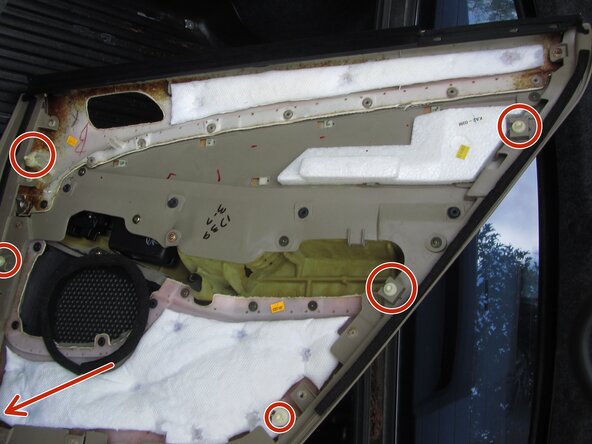 2003 Acura TL Window Regulator Replacement: passo 2, immagine 2 di 3