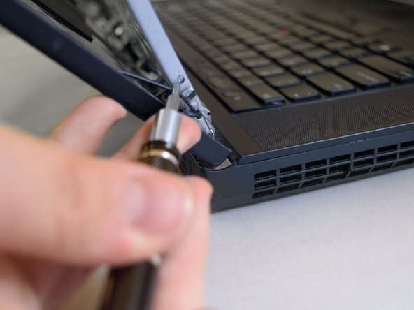 Lenovo ThinkPad T530 Display Replacement, Unscrewing Display Frame (Cont.): stap 0, afbeelding 2 van 2