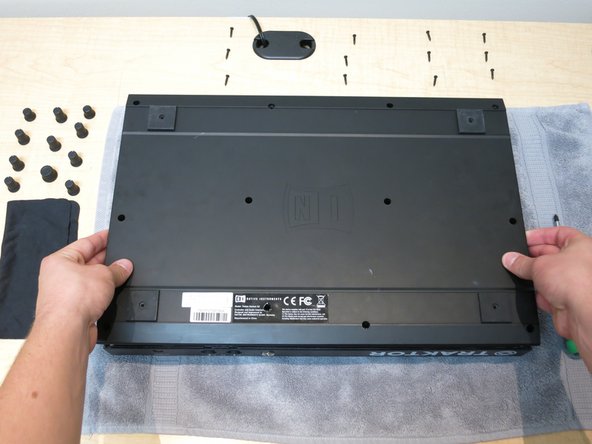 Native Instruments Traktor Kontrol S2 MK1: Disassembly and Jog Wheel Replacement: crwdns2935265:021crwdnd2935265:02crwdnd2935265:03crwdne2935265:0