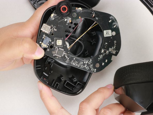 Logitech G733 Charging Port Replacement: crwdns2935265:03crwdnd2935265:03crwdnd2935265:03crwdne2935265:0