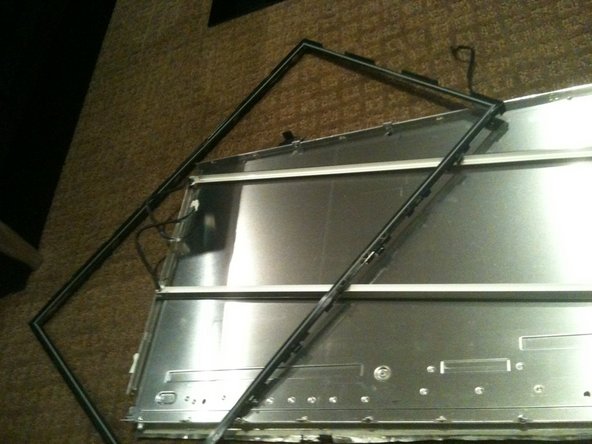 Removing CCFL from iMac 20in LCD CCFL assembly: crwdns2935265:022crwdnd2935265:02crwdnd2935265:03crwdne2935265:0