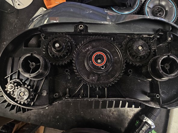 Aiper Seagull Pro: Button bearing replacement, Other side's side cover and chassis screws: crwdns2935265:06crwdnd2935265:02crwdnd2935265:03crwdne2935265:0