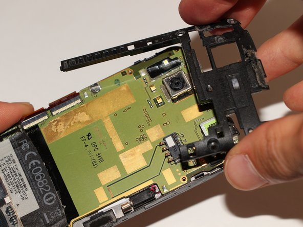 HTC Desire S Disassembly: step 11, image 2 of 3