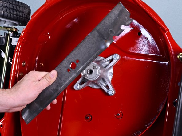 Toro Walk Behind Mowers 21199HD 2018 Left Blade Replacement, Remove the blade: crwdns2935265:07crwdnd2935265:02crwdnd2935265:02crwdne2935265:0