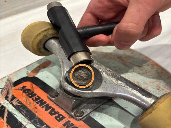 How to Repair a Waterlogged Skateboard, How to Repair a Waterlogged Skateboard: crwdns2935265:01crwdnd2935265:02crwdnd2935265:02crwdne2935265:0