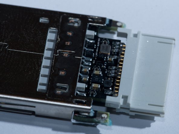 iPad Camera Connection Kit - SD Card Adapter Teardown: crwdns2935265:09crwdnd2935265:02crwdnd2935265:02crwdne2935265:0